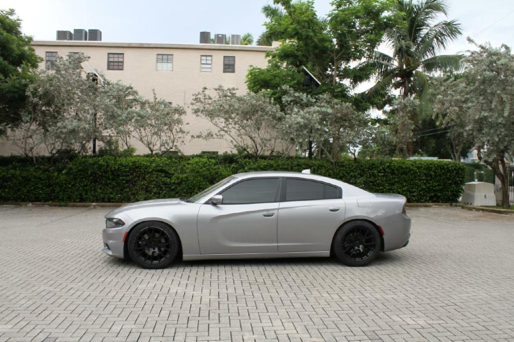 Photo 2 of this DODGE CHARGER