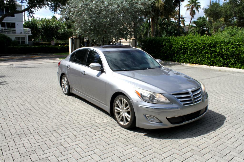 Photo 4 of this HYUNDAI GENESIS