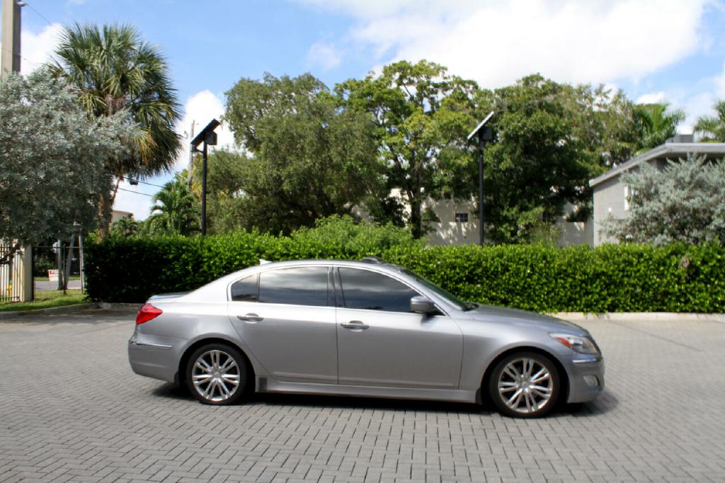 Photo 5 of this HYUNDAI GENESIS