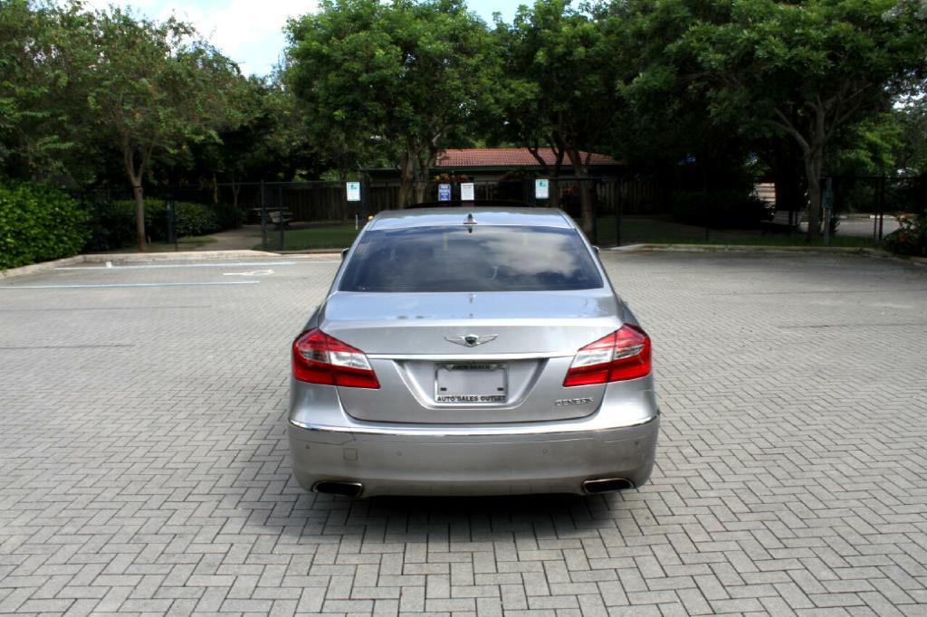 Photo 6 of this HYUNDAI GENESIS
