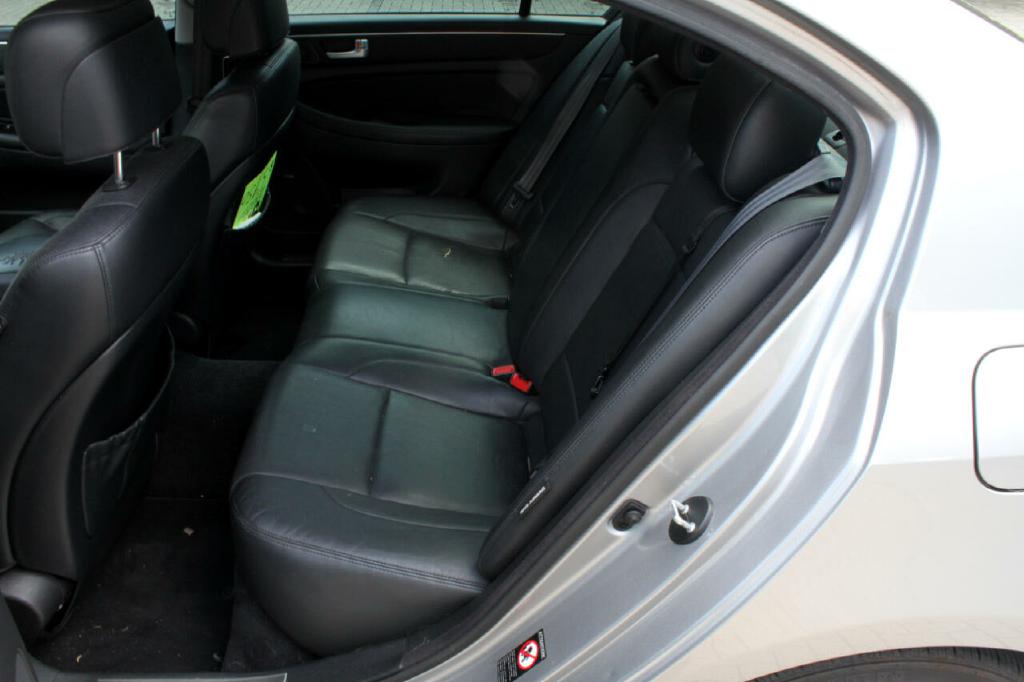 Photo 9 of this HYUNDAI GENESIS