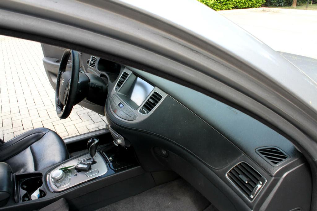 Photo 12 of this HYUNDAI GENESIS