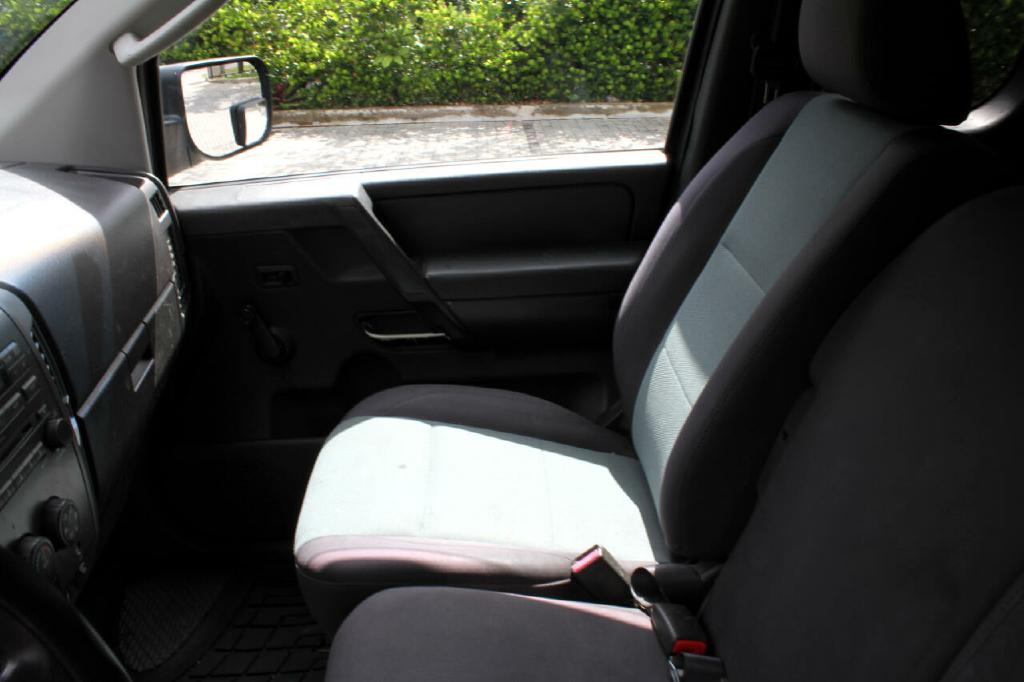Photo 10 of this NISSAN TITAN