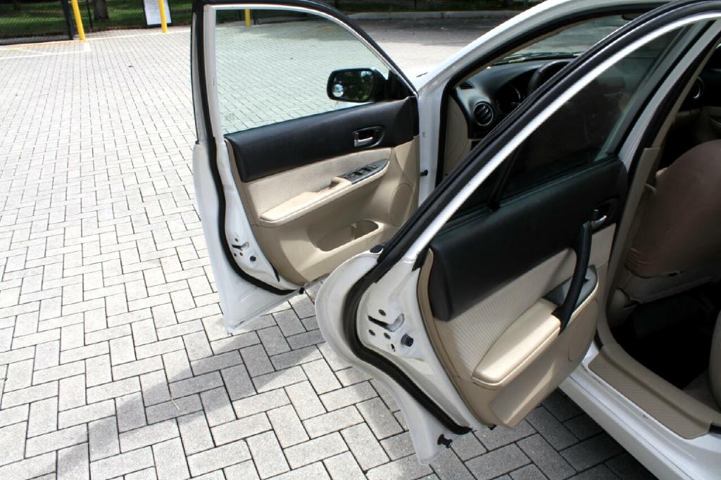 Photo 11 of this MAZDA MAZDA6