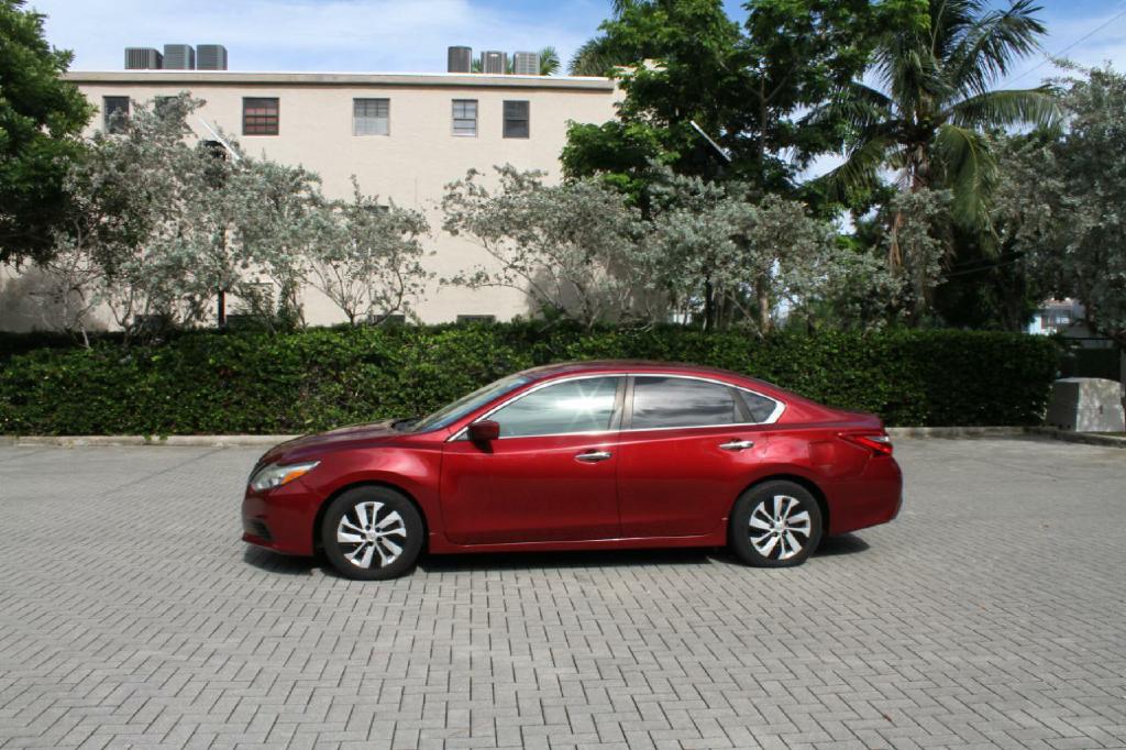Photo 2 of this NISSAN ALTIMA