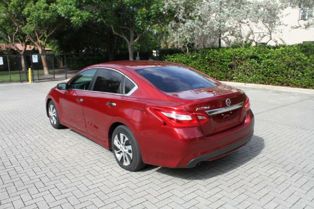 Photo 8 of this NISSAN ALTIMA