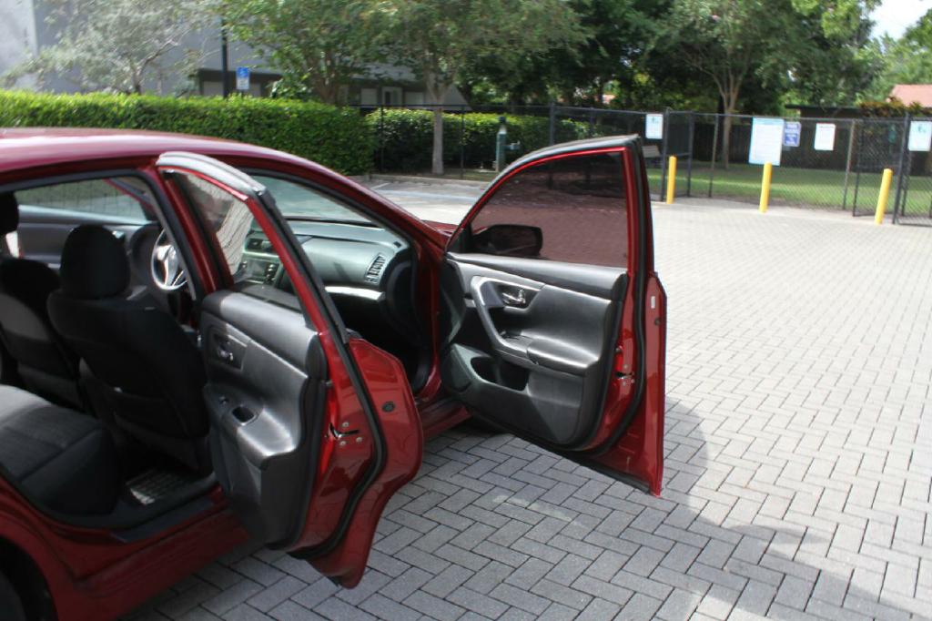 Photo 12 of this NISSAN ALTIMA