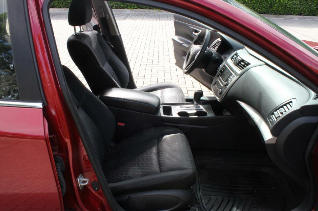 Photo 13 of this NISSAN ALTIMA
