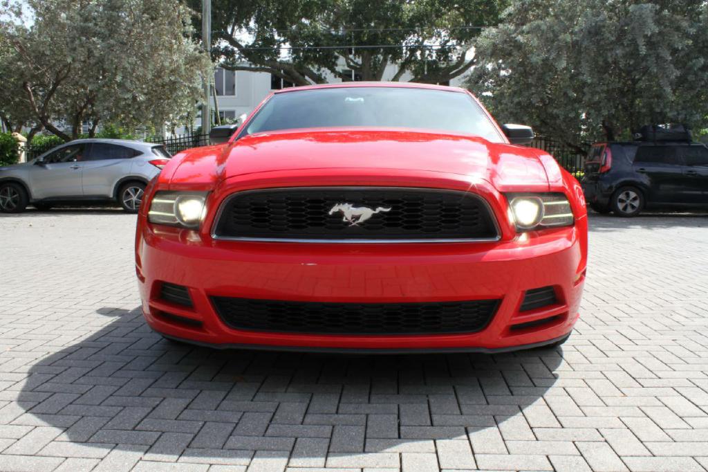 Photo 3 of this FORD MUSTANG