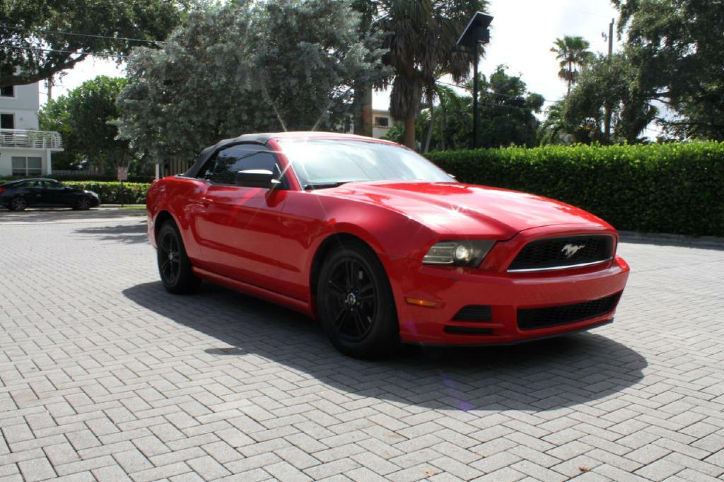Photo 4 of this FORD MUSTANG