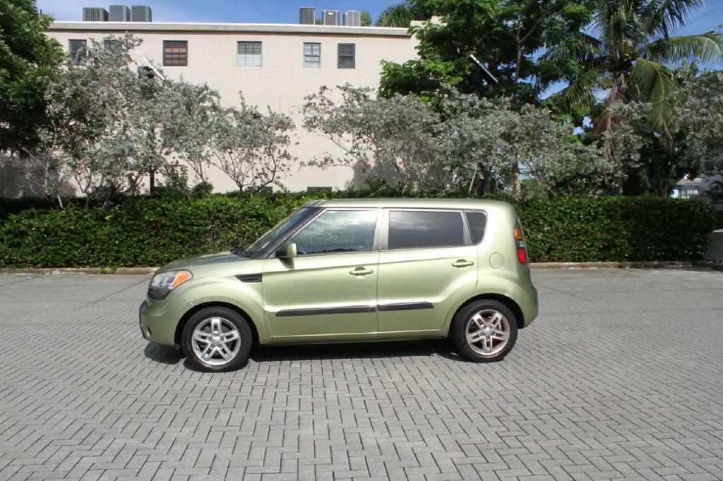 Photo 2 of this KIA SOUL
