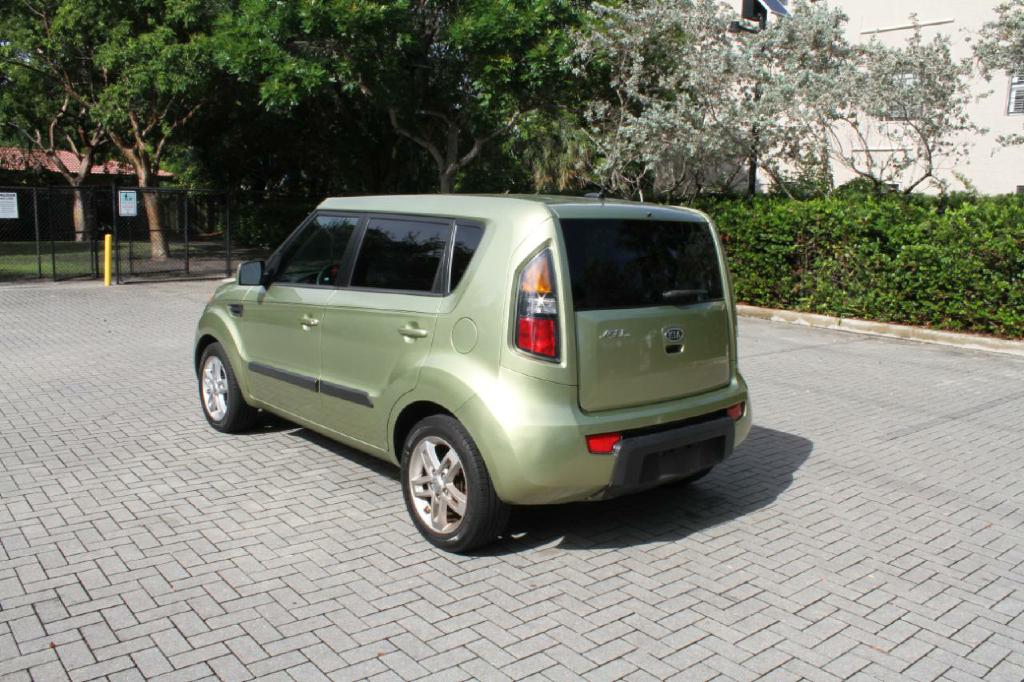 Photo 8 of this KIA SOUL