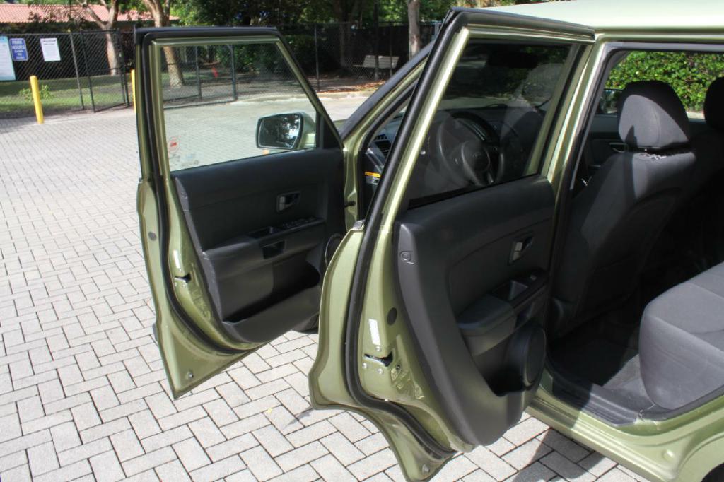 Photo 11 of this KIA SOUL