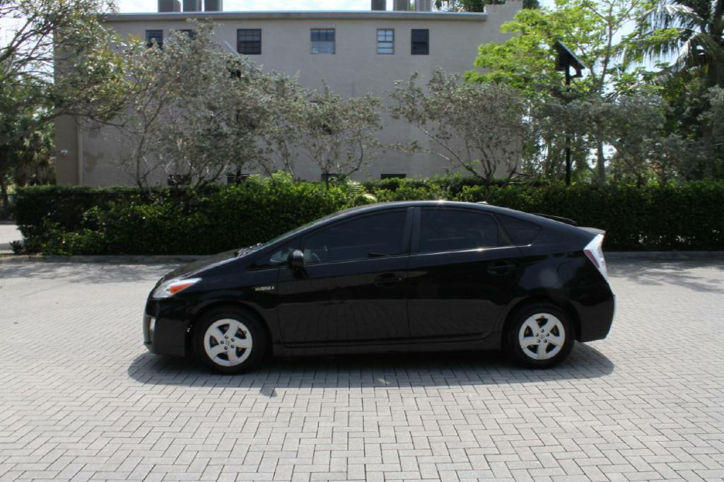 Photo 2 of this TOYOTA PRIUS