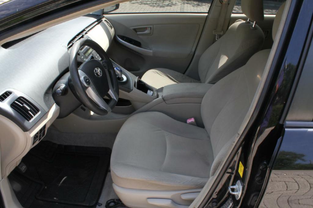 Photo 9 of this TOYOTA PRIUS
