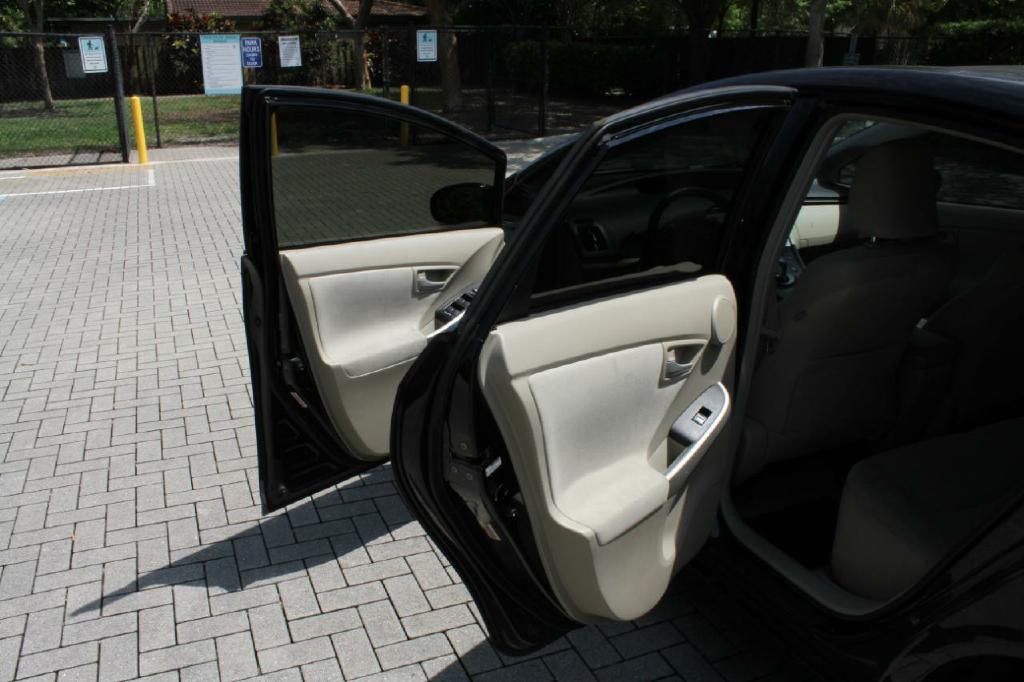 Photo 11 of this TOYOTA PRIUS