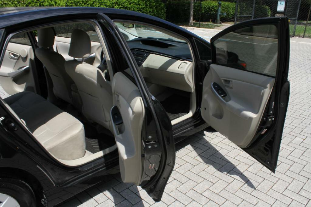Photo 12 of this TOYOTA PRIUS