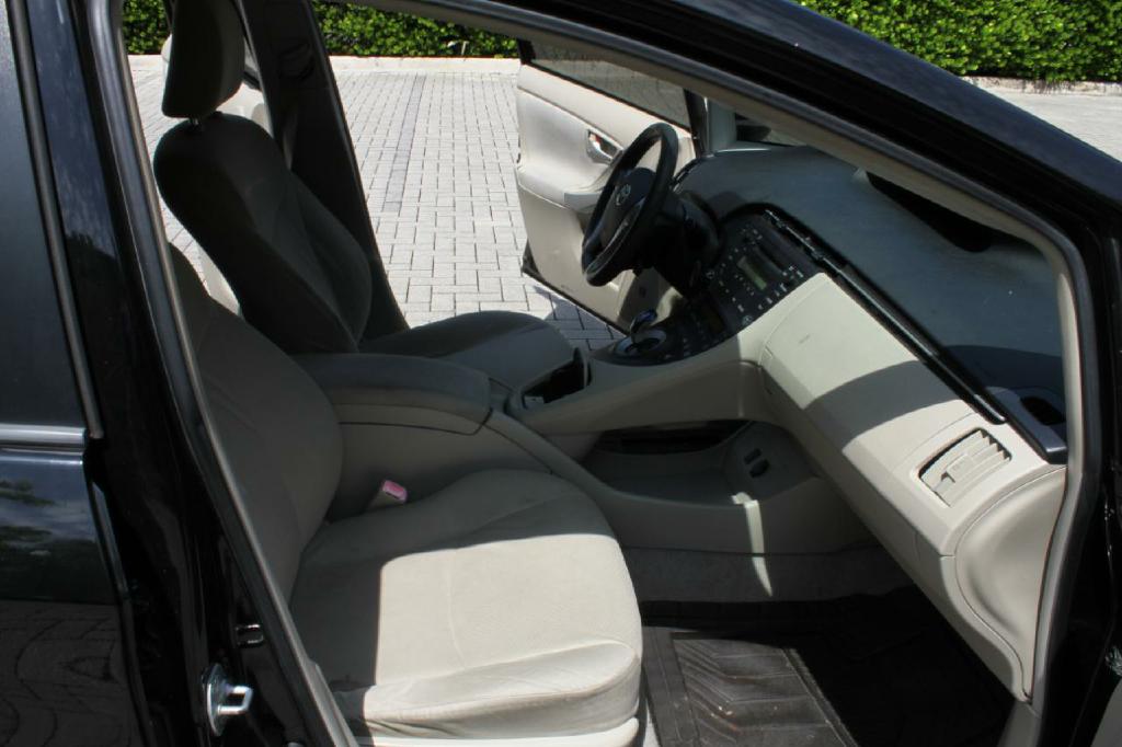 Photo 14 of this TOYOTA PRIUS