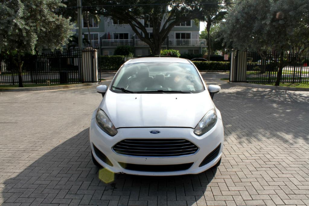Photo 3 of this FORD FIESTA