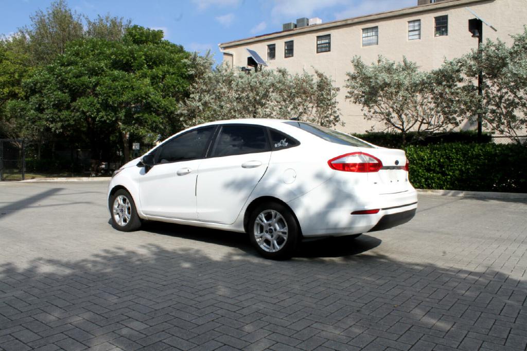 Photo 5 of this FORD FIESTA