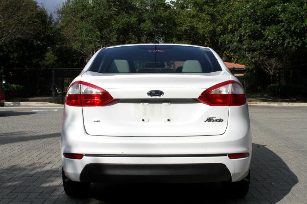 Photo 6 of this FORD FIESTA