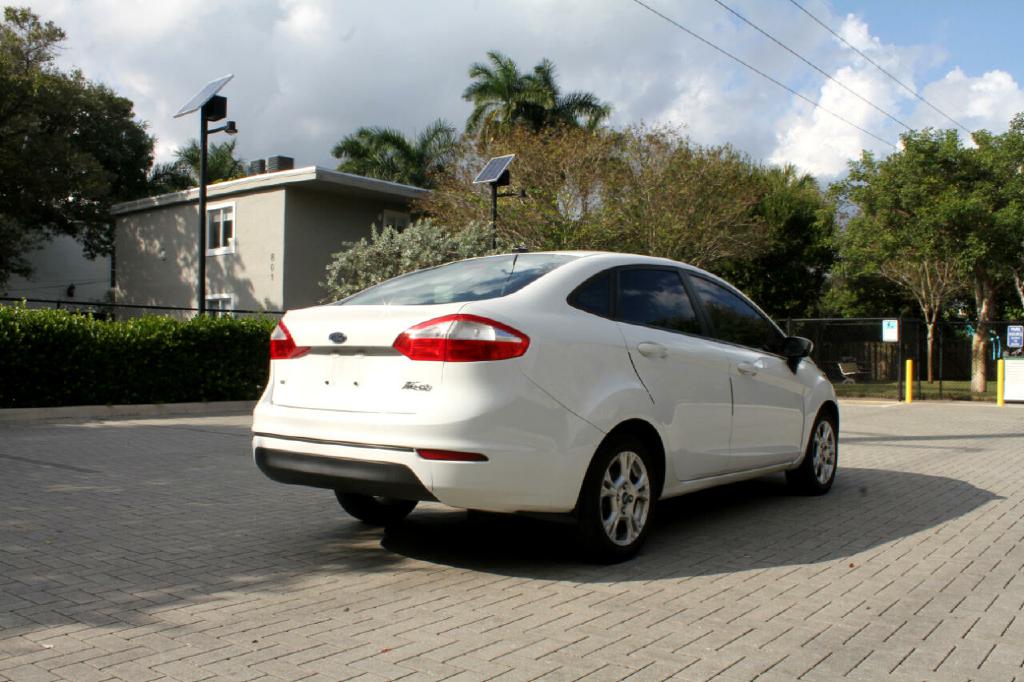 Photo 7 of this FORD FIESTA