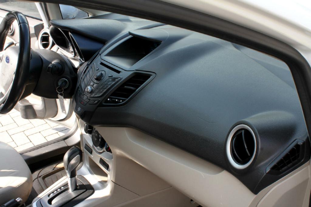 Photo 14 of this FORD FIESTA