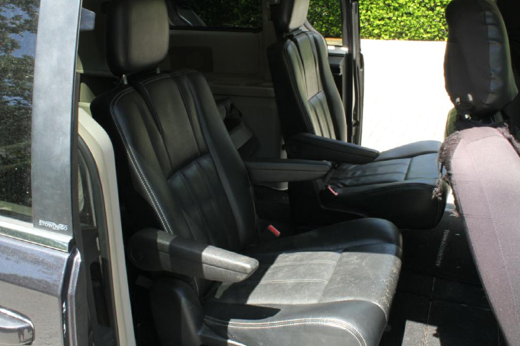 Photo 12 of this CHRYSLER TOWN & COUN