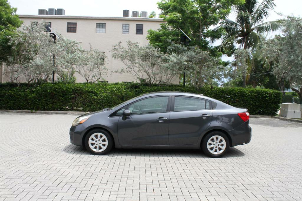 Photo 2 of this KIA RIO
