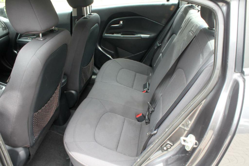 Photo 9 of this KIA RIO