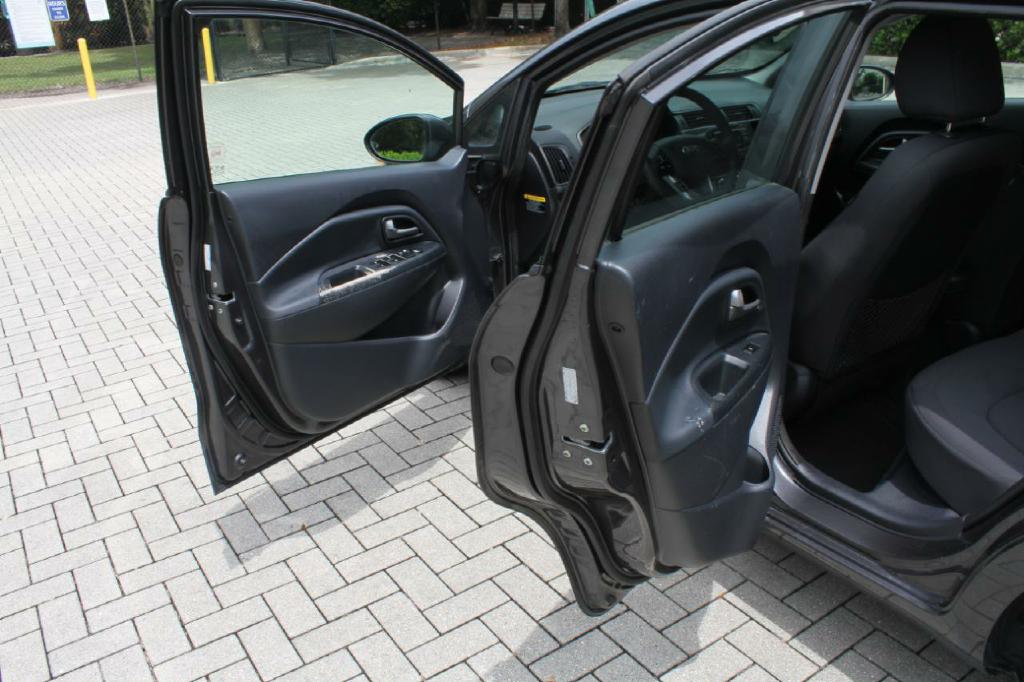 Photo 10 of this KIA RIO