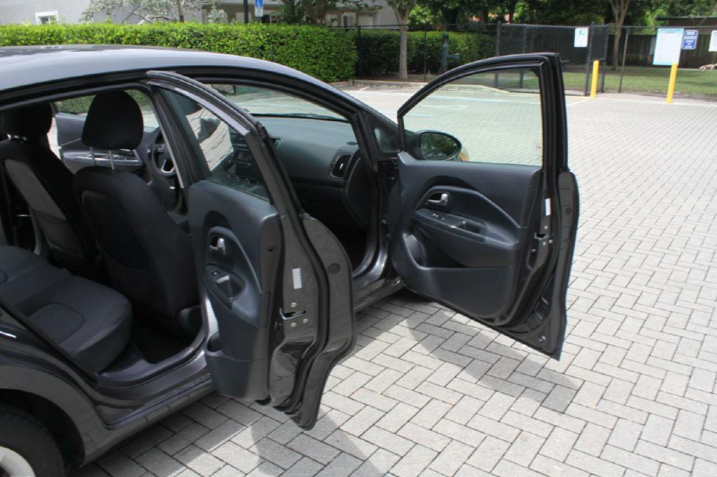 Photo 11 of this KIA RIO