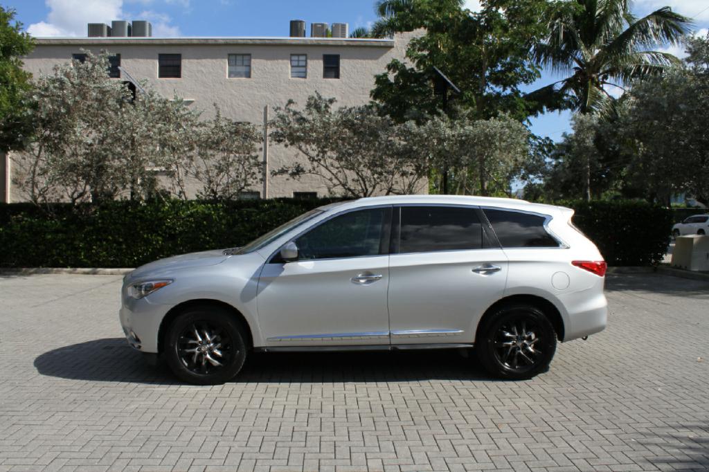 Photo 2 of this INFINITI JX