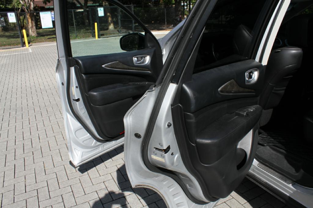 Photo 11 of this INFINITI JX