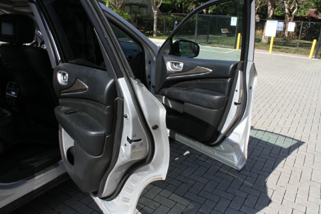 Photo 12 of this INFINITI JX