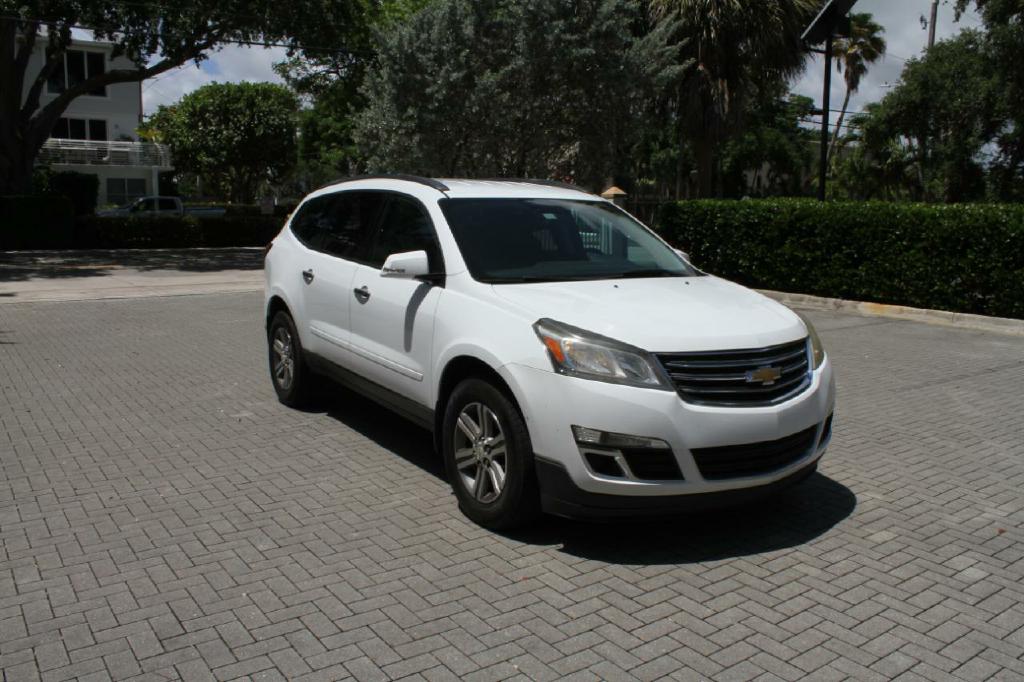 Photo 4 of this CHEVROLET TRAVERSE