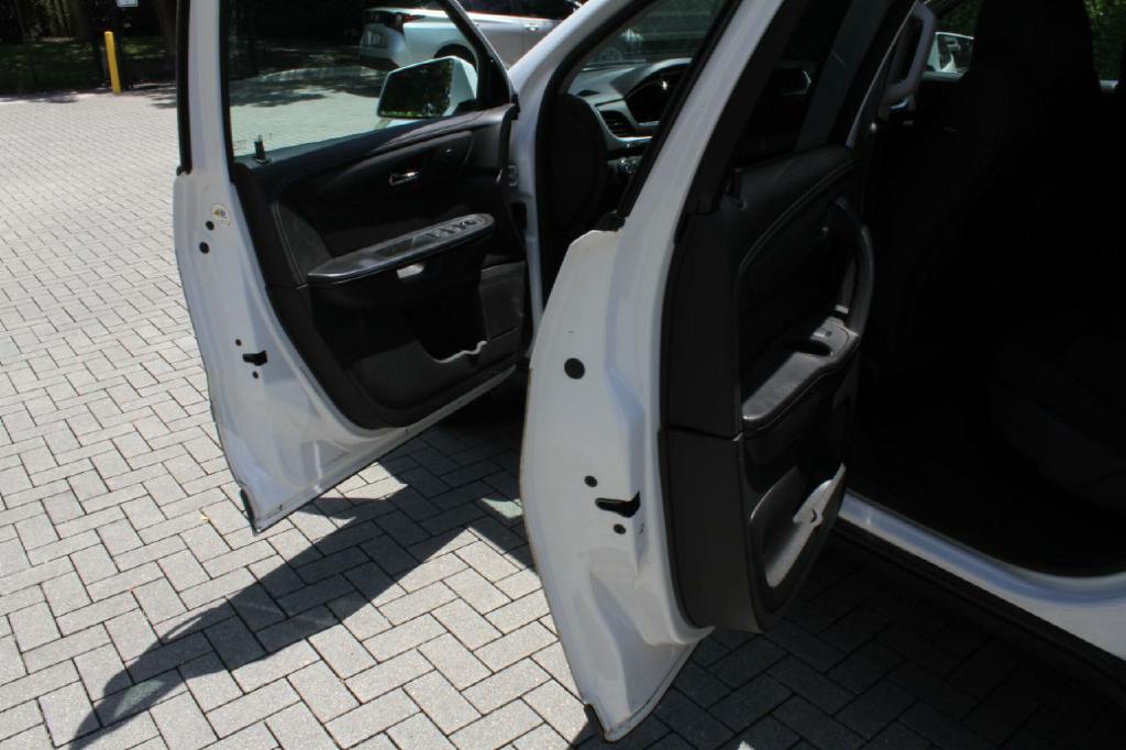Photo 11 of this CHEVROLET TRAVERSE