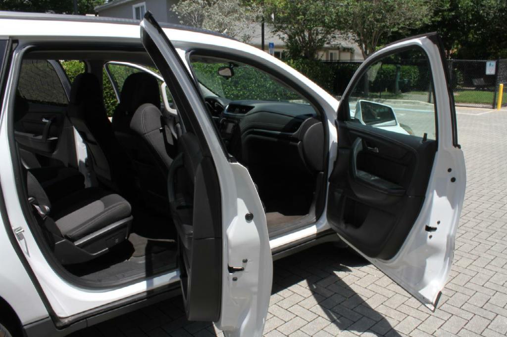 Photo 13 of this CHEVROLET TRAVERSE