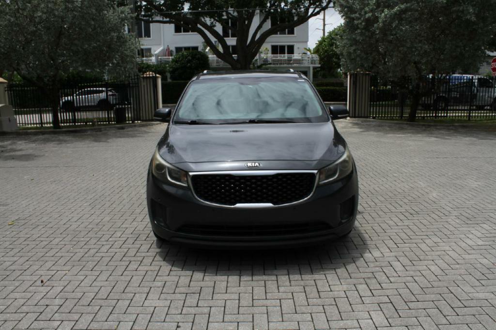Photo 3 of this KIA SEDONA