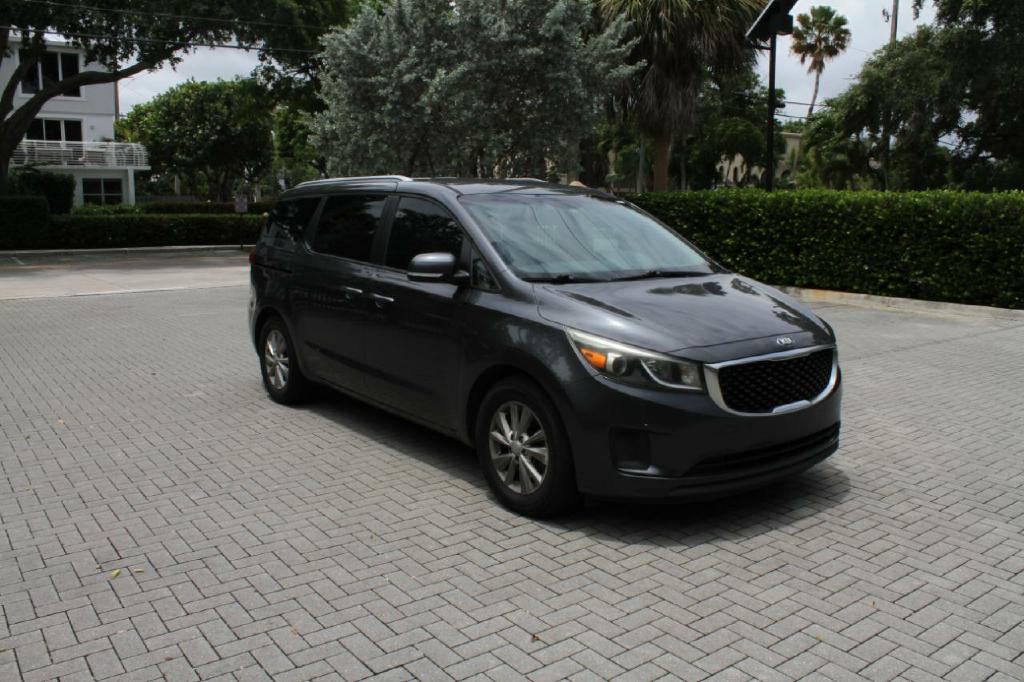 Photo 4 of this KIA SEDONA
