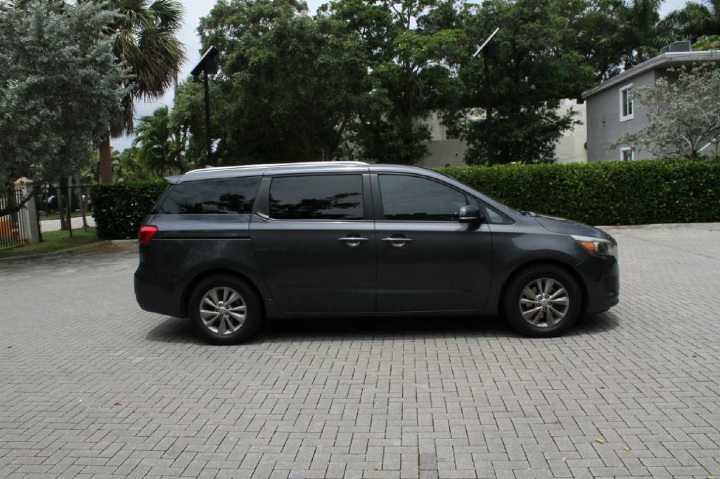 Photo 5 of this KIA SEDONA