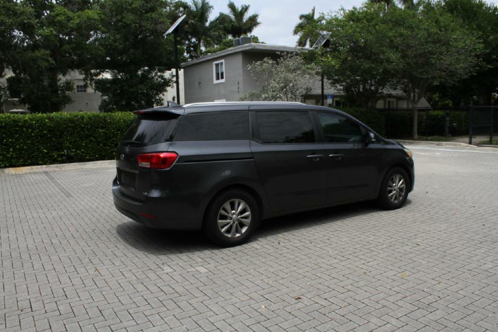 Photo 6 of this KIA SEDONA