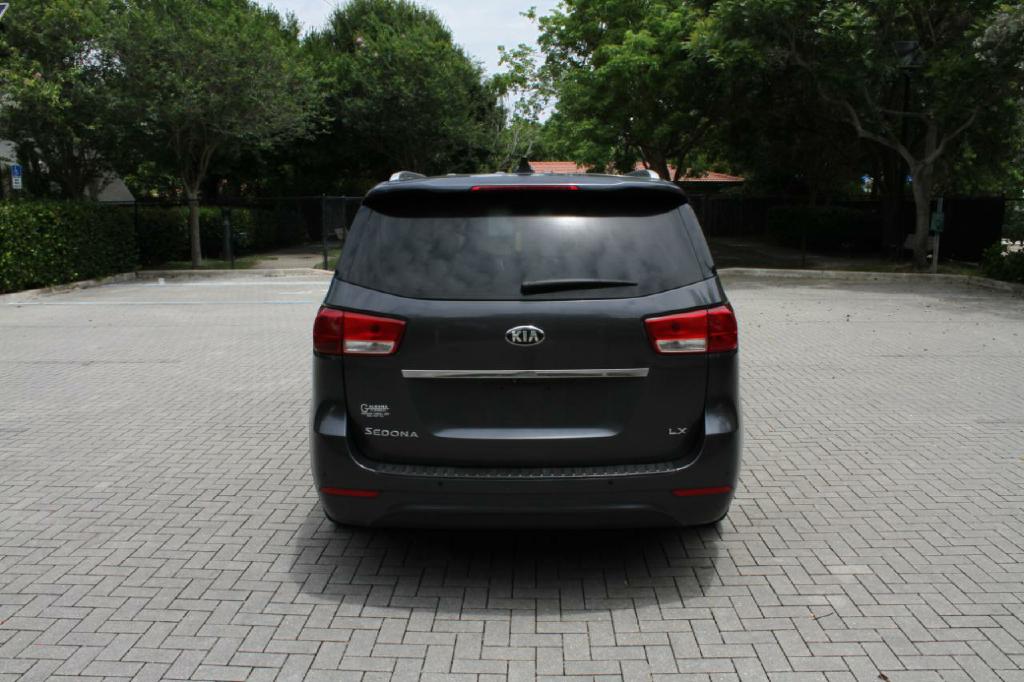Photo 7 of this KIA SEDONA
