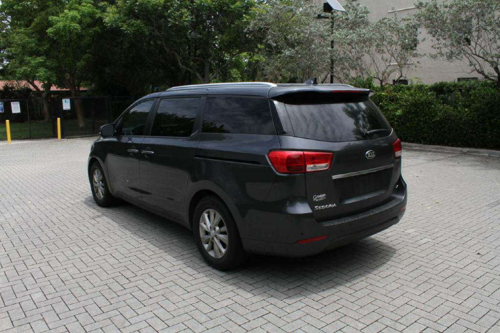 Photo 8 of this KIA SEDONA