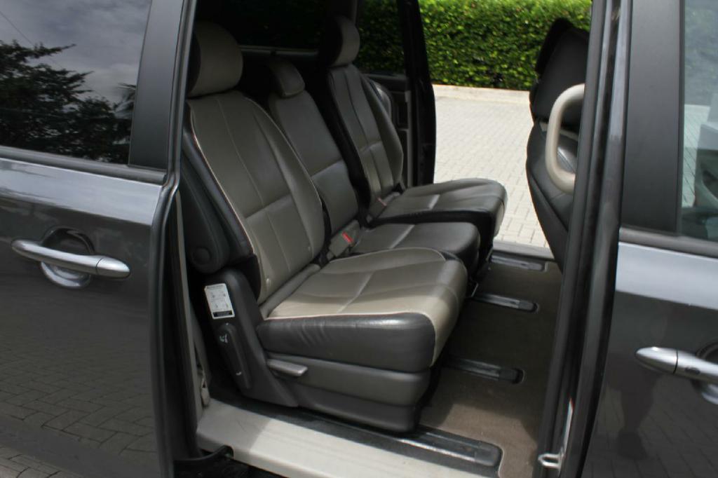 Photo 11 of this KIA SEDONA