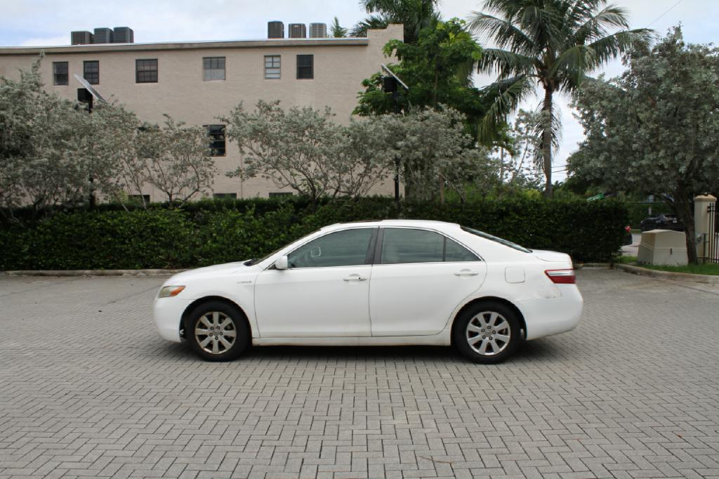 Photo 2 of this TOYOTA CAMRY HYBRID