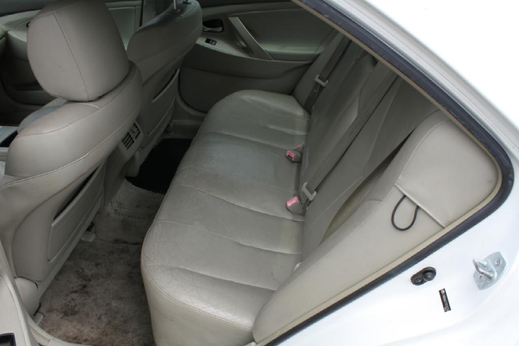 Photo 10 of this TOYOTA CAMRY HYBRID