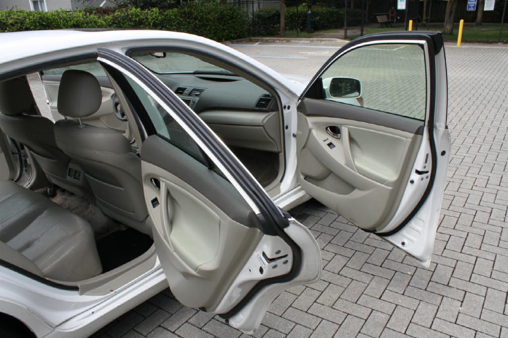 Photo 12 of this TOYOTA CAMRY HYBRID