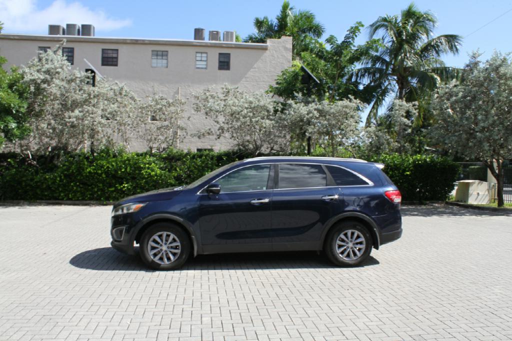 Photo 2 of this KIA SORENTO