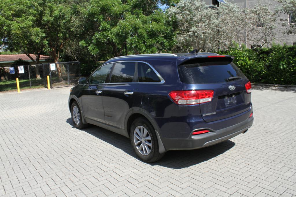 Photo 8 of this KIA SORENTO